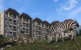 Baobab Safari Resort  4*